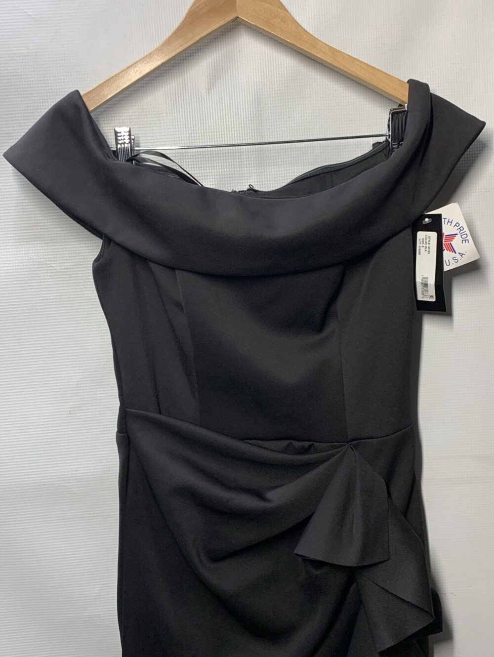 Xscape Women's Off-The-Shoulder Scuba Crepe Evening Cocktail Dress Size 8 Black - Picture 2 of 9